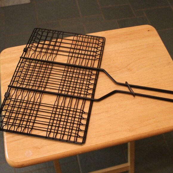 Grill Hamburger Basket with Wooden Handle - Picture 1 of 3